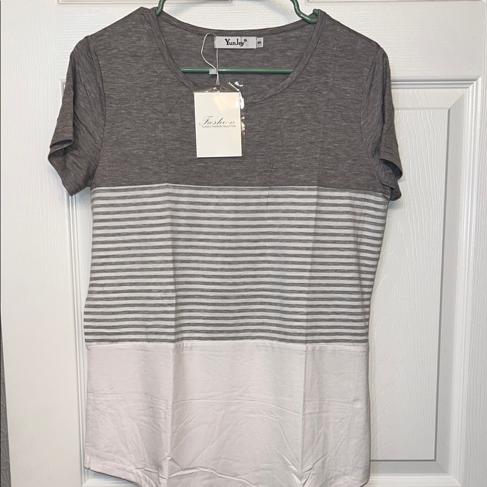 NWT Women’s Yun Jey size S Gray Top